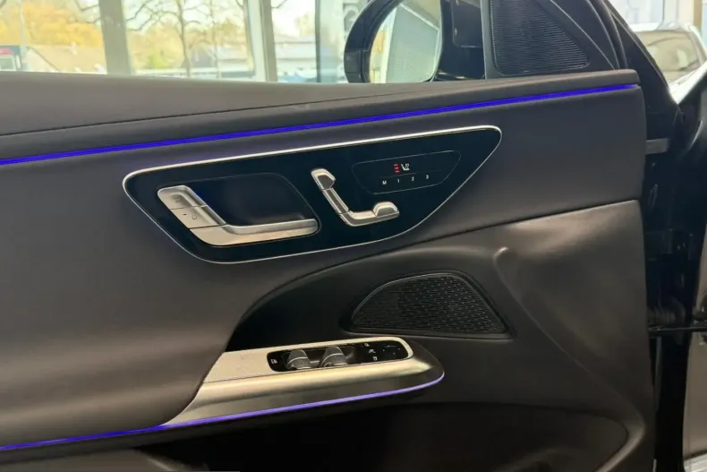 Mercedes-Benz E 220 (Clasa E) din 2025 cu 8.612 km - oferta MER205432 - foto 9