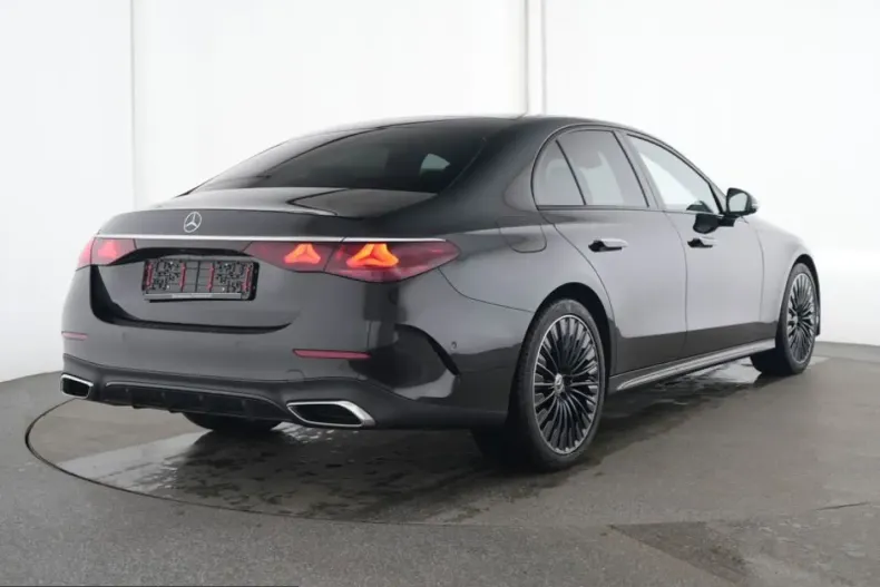 Mercedes-Benz E 220 (Clasa E) din 2025 cu 27.730 km - oferta MER205433 - foto 3