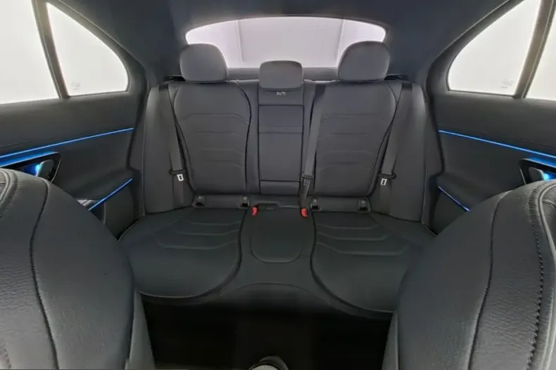 Mercedes-Benz E 220 (Clasa E) din 2025 cu 27.730 km - oferta MER205433 - foto 8