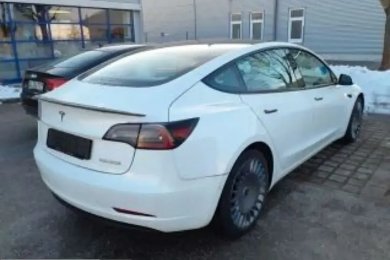 Tesla Model 3 din 2021 cu 26.750 km - oferta TES205436 - foto 3