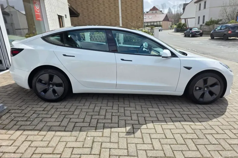 Tesla Model 3 din 2023 cu 27.260 km - oferta TES205437 - foto 4