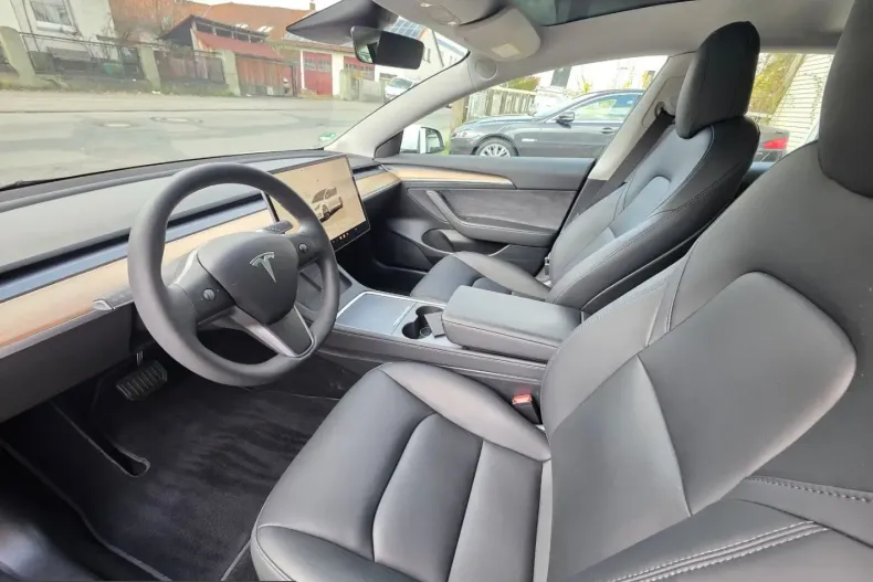 Tesla Model 3 din 2023 cu 27.260 km - oferta TES205437 - foto 9