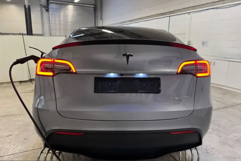Tesla Model Y din 2024 cu 40.879 km - oferta TES205442 - foto 4