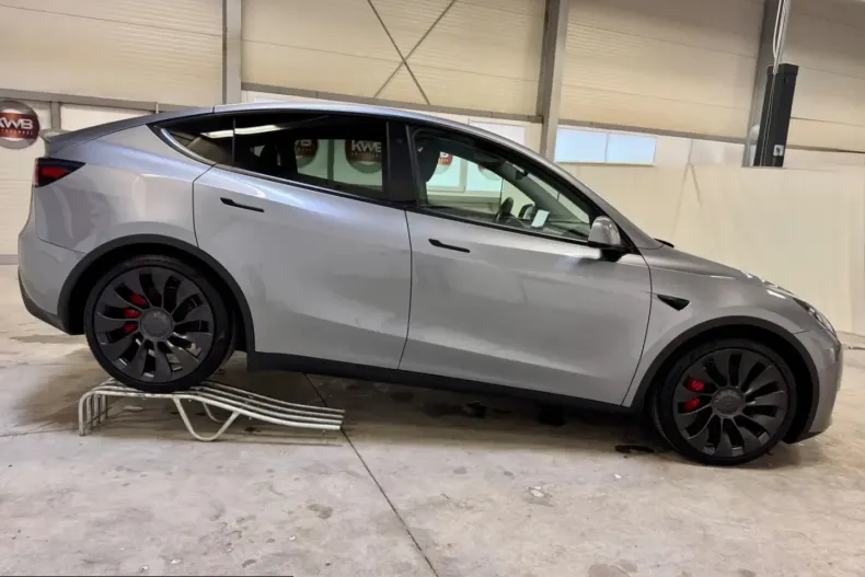 Tesla Model Y din 2024 cu 40.879 km - oferta TES205442 - foto 6