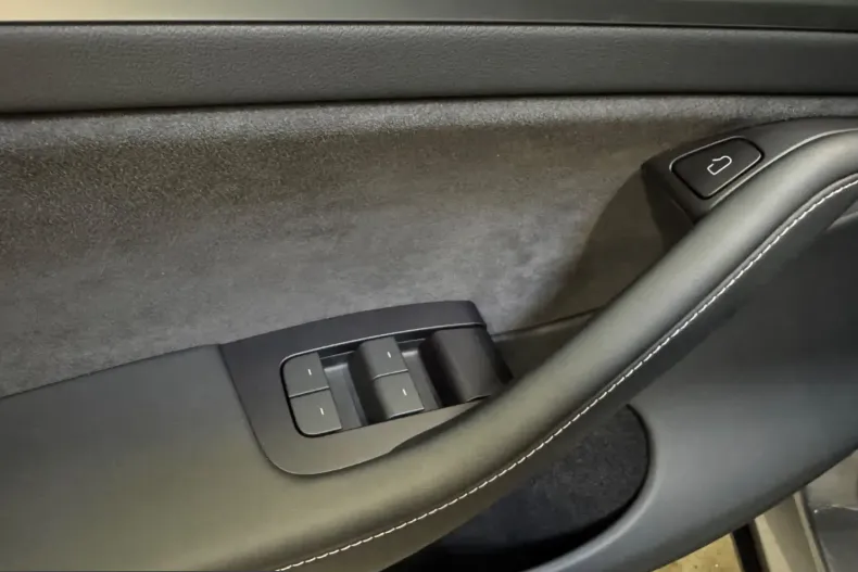 Tesla Model Y din 2024 cu 40.879 km - oferta TES205442 - foto 9