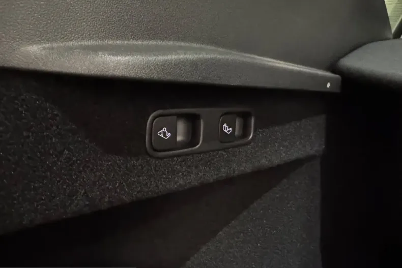 Tesla Model Y din 2024 cu 40.879 km - oferta TES205442 - foto 20