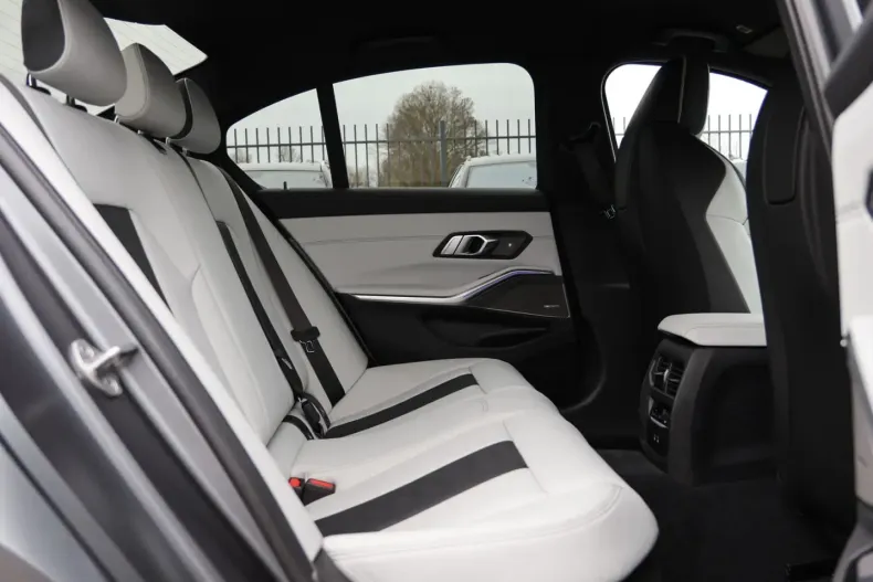 BMW M3 (Seria 3) din 2021 cu 4.500 km - oferta BMW205457 - foto 34