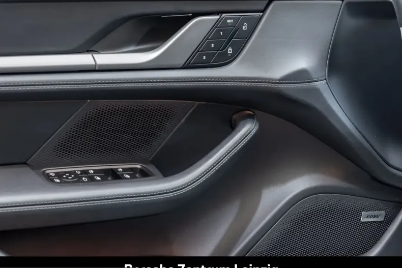 Porsche Taycan din 2024 cu 25.789 km - oferta POR205481 - foto 22