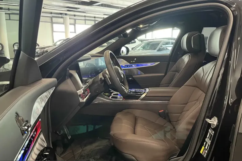 BMW i7 (Seria 7) din 2024 cu 2.046 km - oferta BMW205485 - foto 4