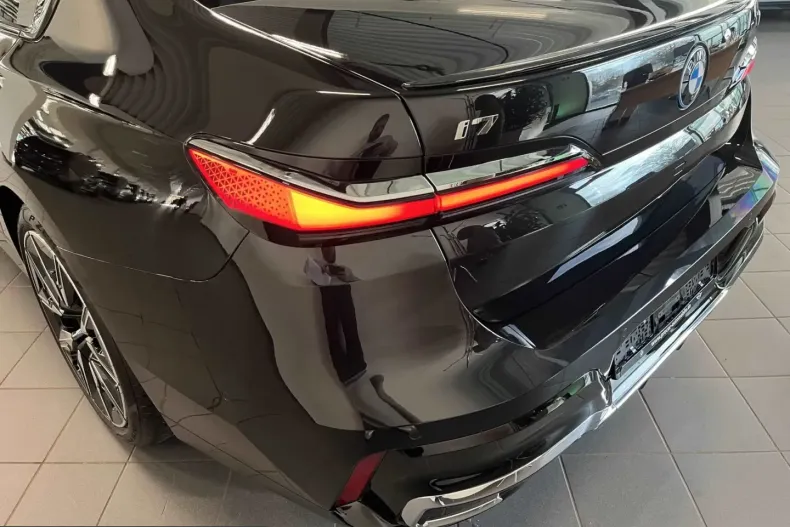 BMW i7 (Seria 7) din 2024 cu 2.046 km - oferta BMW205485 - foto 8