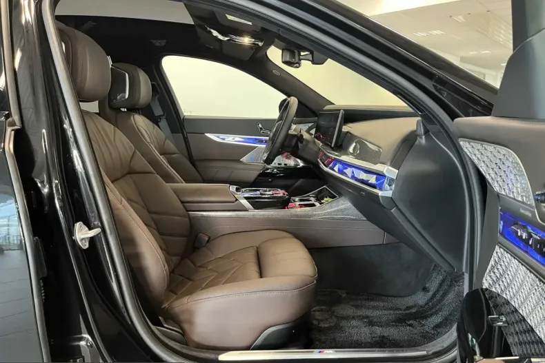 BMW i7 (Seria 7) din 2024 cu 2.046 km - oferta BMW205485 - foto 11