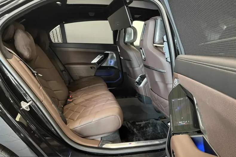 BMW i7 (Seria 7) din 2024 cu 2.046 km - oferta BMW205485 - foto 18