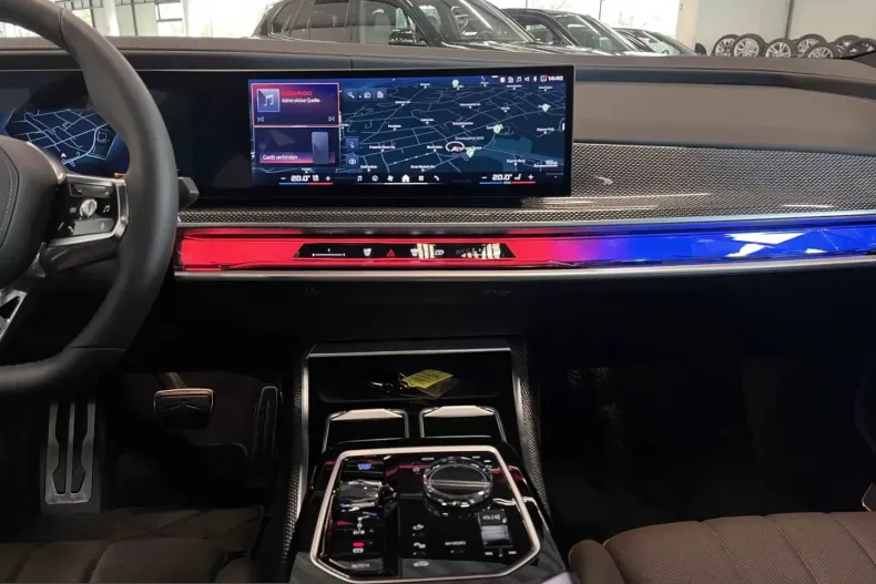 BMW i7 (Seria 7) din 2024 cu 2.046 km - oferta BMW205485 - foto 19