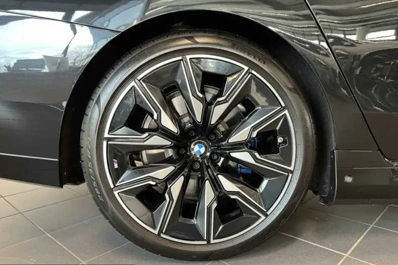 BMW i7 (Seria 7) din 2024 cu 2.046 km - oferta BMW205485 - foto 21