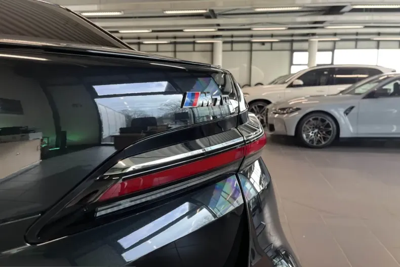 BMW i7 (Seria 7) din 2024 cu 2.046 km - oferta BMW205485 - foto 22