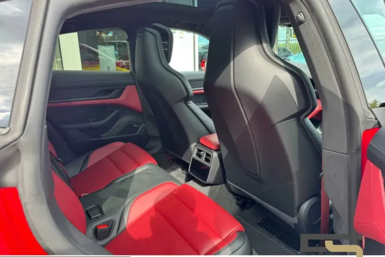 Porsche Taycan din 2024 cu 39.957 km - oferta POR205499 - foto 17