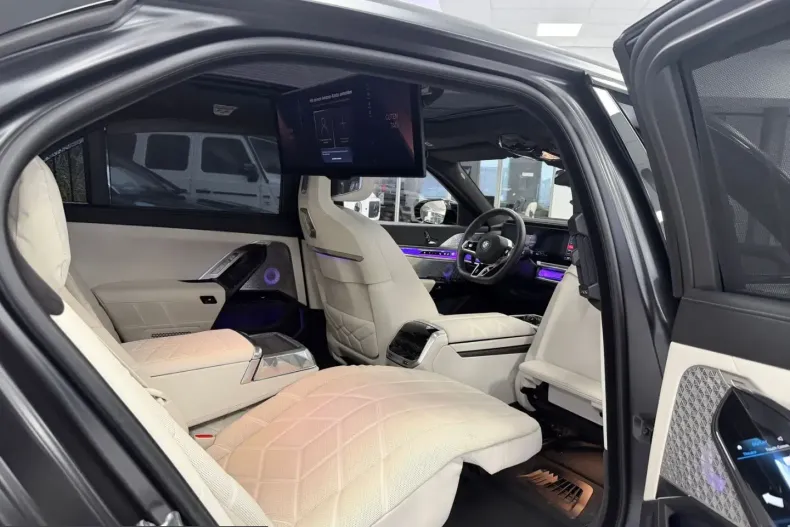 BMW M760 (Seria 7) din 2024 cu 29.235 km - oferta BMW205505 - foto 20