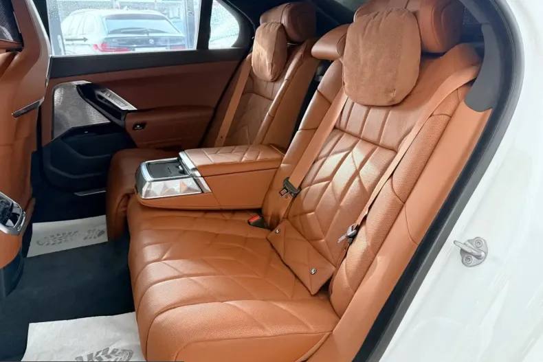 BMW M760 (Seria 7) din 2023 cu 26.172 km - oferta BMW205509 - foto 13