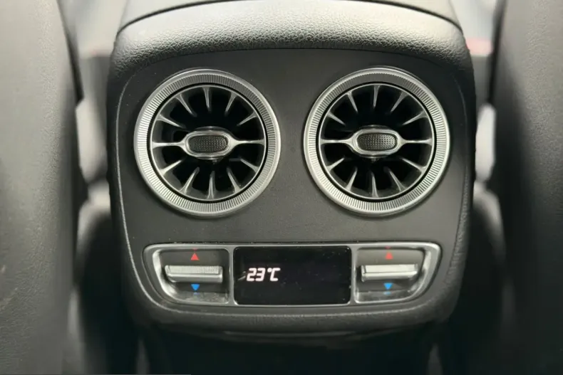 Mercedes-Benz E 300 (Clasa E) din 2021 cu 42.950 km - oferta MER205513 - foto 19