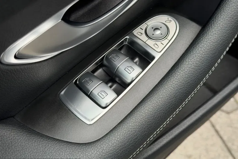 Mercedes-Benz E 300 (Clasa E) din 2021 cu 42.950 km - oferta MER205513 - foto 37