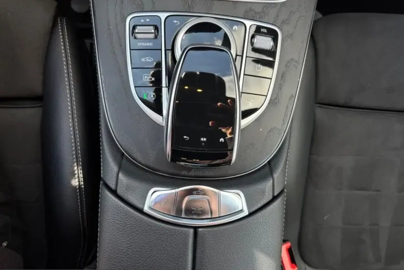 Mercedes-Benz E 300 (Clasa E) din 2022 cu 76.050 km - oferta MER205514 - foto 22