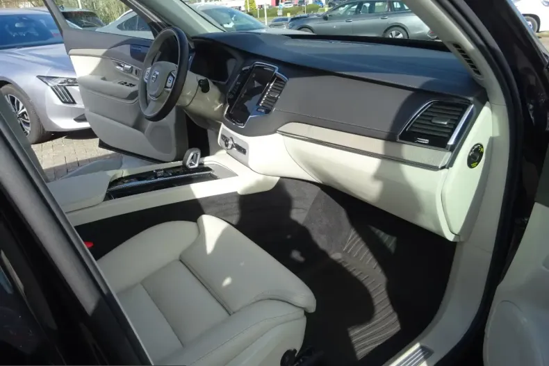 Volvo XC90 din 2025 cu 25.250 km - oferta VOL205518 - foto 3