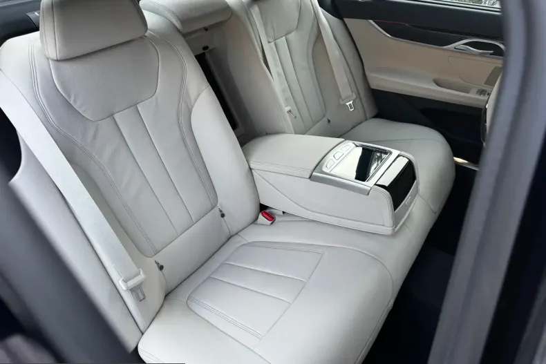 BMW 745 (Seria 7) din 2021 cu 32.000 km - oferta BMW205533 - foto 5