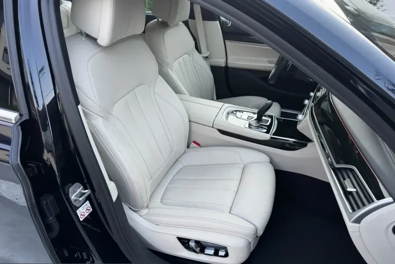 BMW 745 (Seria 7) din 2021 cu 32.000 km - oferta BMW205533 - foto 6