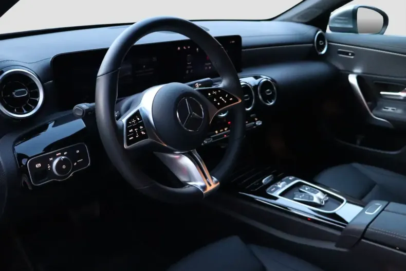 Mercedes-Benz CLA 180 (Clasa CLA) din 2024 cu 10.700 km - oferta MER205550 - foto 11