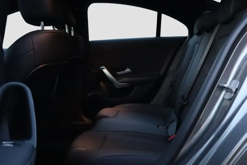 Mercedes-Benz CLA 180 (Clasa CLA) din 2024 cu 10.700 km - oferta MER205550 - foto 15