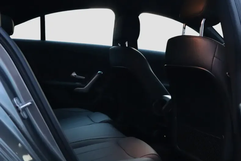 Mercedes-Benz CLA 180 (Clasa CLA) din 2024 cu 10.700 km - oferta MER205550 - foto 16