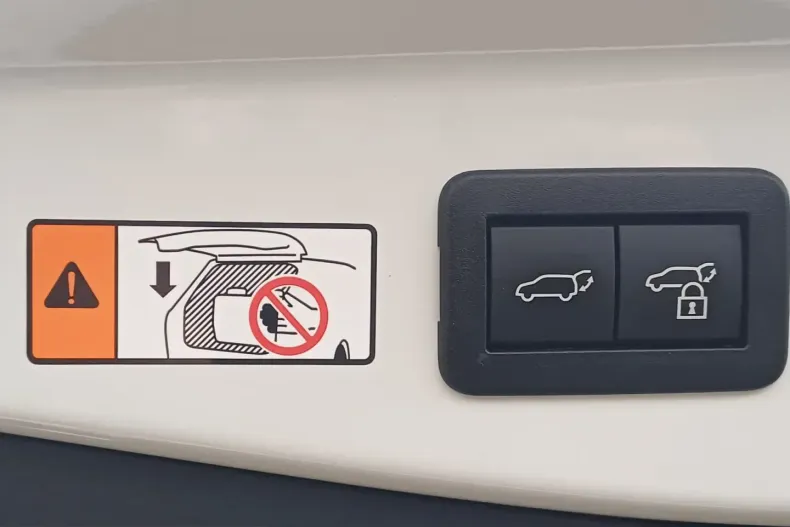 Toyota C-HR din 2025 cu 6.019 km - oferta TOY205558 - foto 8