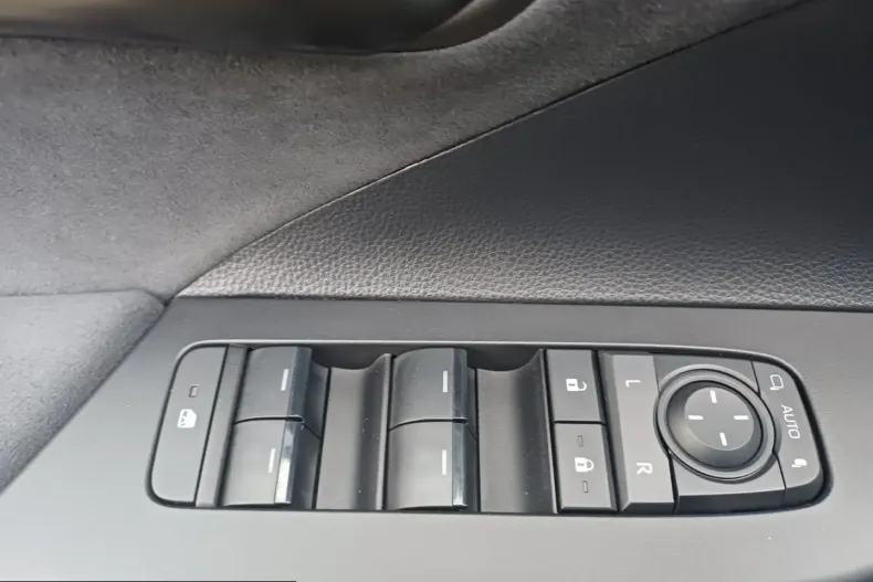 Toyota C-HR din 2025 cu 6.019 km - oferta TOY205558 - foto 13