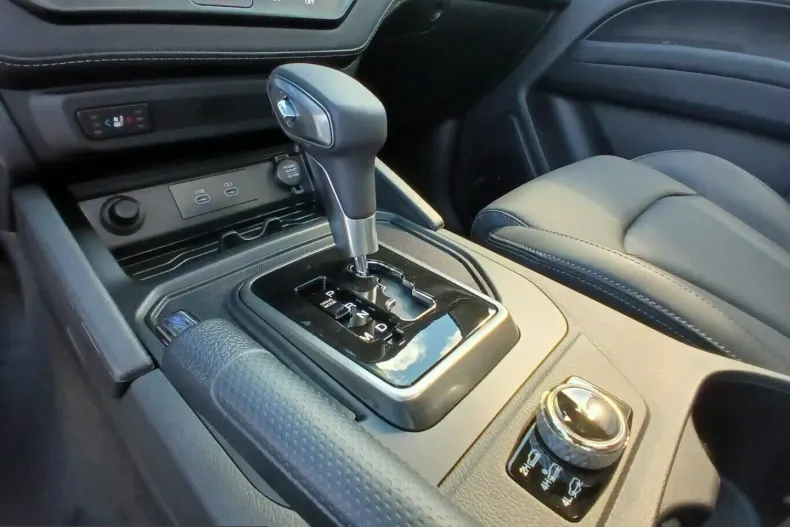 KGM Musso Grand din 2025 cu 5.200 km - oferta KGM205561 - foto 8