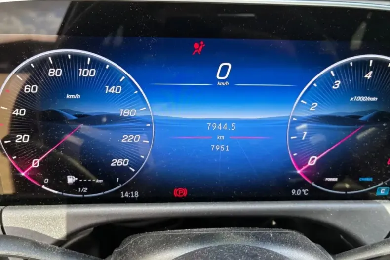 Mercedes-Benz E 200 (Clasa E) din 2025 cu 7.950 km - oferta MER205565 - foto 5