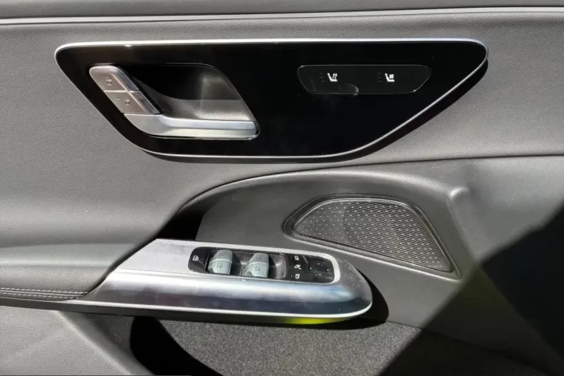 Mercedes-Benz E 200 (Clasa E) din 2025 cu 7.950 km - oferta MER205565 - foto 13