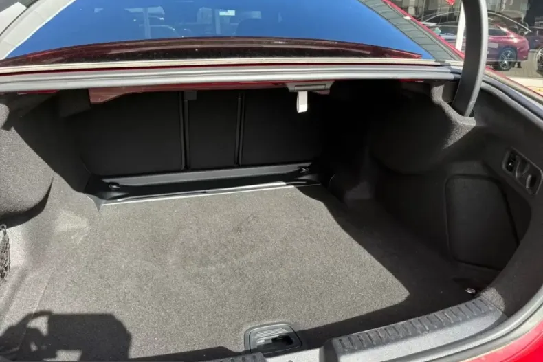 Mercedes-Benz E 200 (Clasa E) din 2025 cu 7.950 km - oferta MER205565 - foto 15