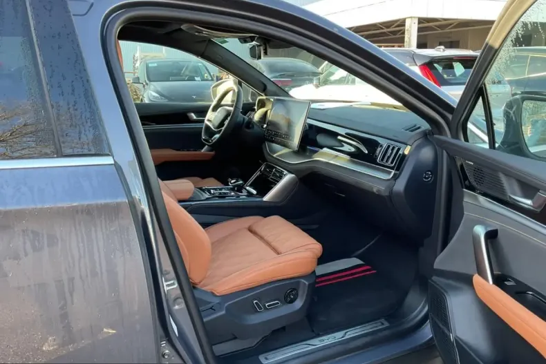 BYD Tang din 2024 cu 2.504 km - oferta BYD205567 - foto 7