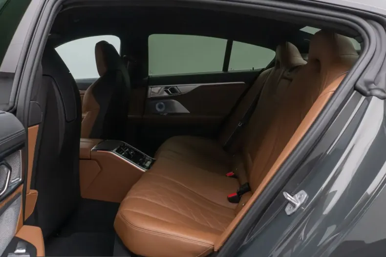 BMW M8 (Seria 8) din 2022 cu 15.351 km - oferta BMW205580 - foto 24