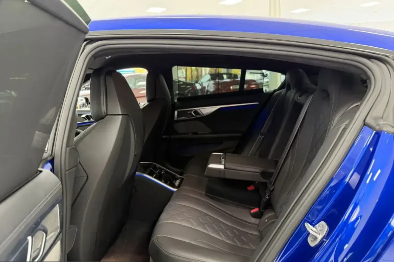 BMW M8 (Seria 8) din 2022 cu 9.900 km - oferta BMW205582 - foto 27