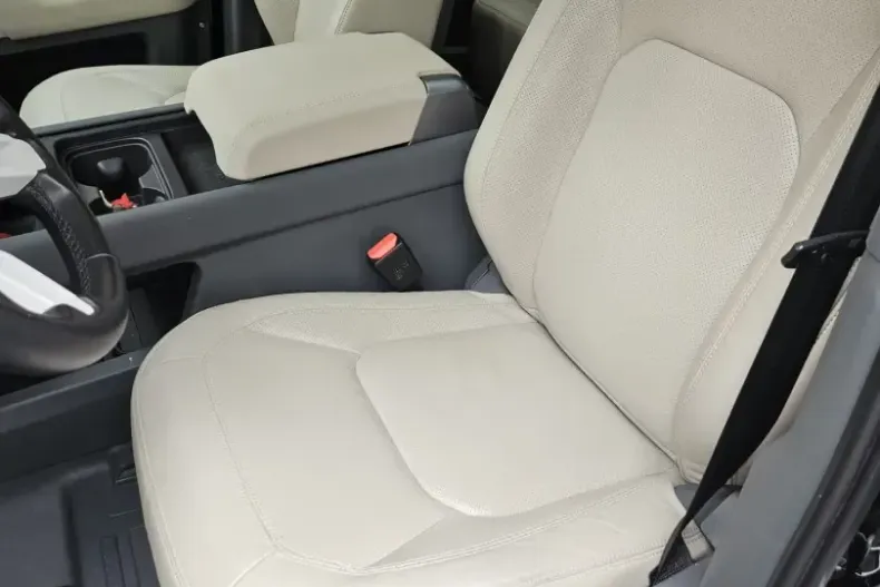 Land Rover Defender din 2023 cu 18.100 km - oferta LAN205607 - foto 6