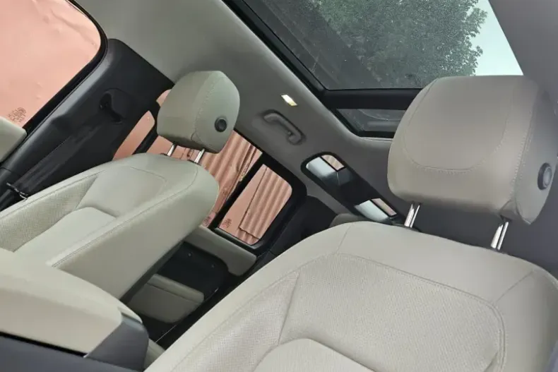 Land Rover Defender din 2023 cu 18.100 km - oferta LAN205607 - foto 7