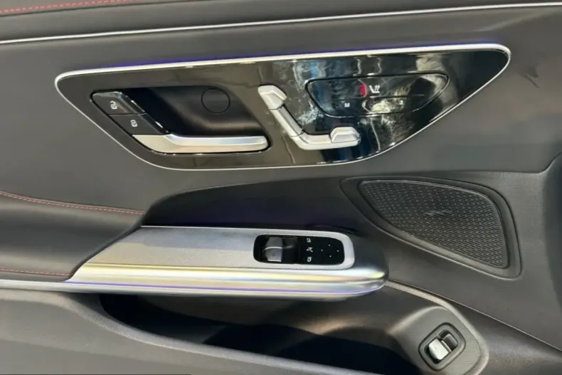 Mercedes-Benz E 53 AMG (Clasa E) din 2024 cu 29.409 km - oferta MER205630 - foto 15