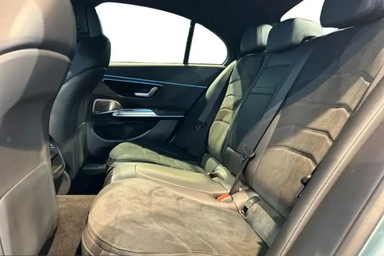 Mercedes-Benz E 300 (Clasa E) din 2025 cu 6.784 km - oferta MER205631 - foto 7