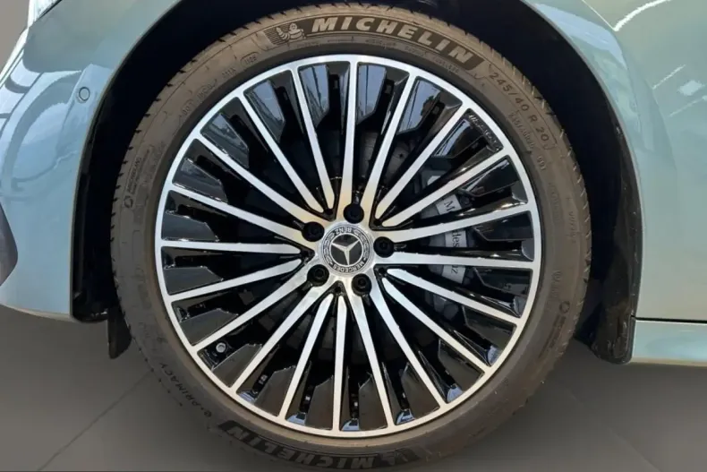 Mercedes-Benz E 300 (Clasa E) din 2025 cu 6.784 km - oferta MER205631 - foto 8