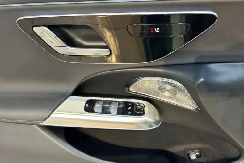 Mercedes-Benz E 300 (Clasa E) din 2025 cu 6.784 km - oferta MER205631 - foto 15