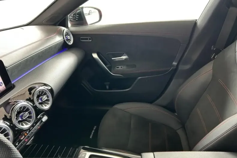 Mercedes-Benz CLA 200 (Clasa CLA) din 2024 cu 14.963 km - oferta MER205632 - foto 4