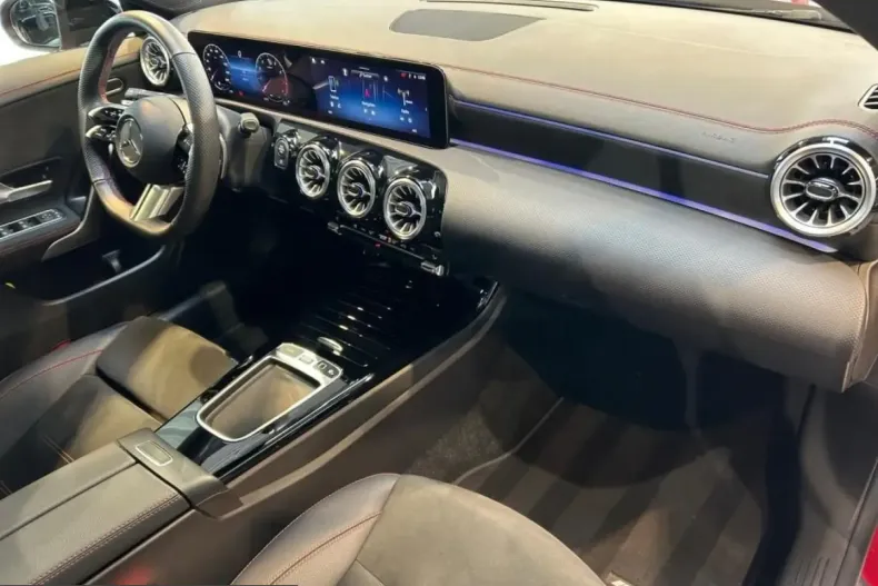 Mercedes-Benz CLA 200 (Clasa CLA) din 2024 cu 14.963 km - oferta MER205632 - foto 5