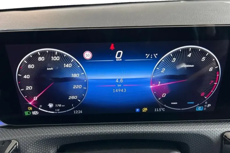 Mercedes-Benz CLA 200 (Clasa CLA) din 2024 cu 14.963 km - oferta MER205632 - foto 9