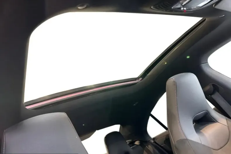 Mercedes-Benz CLA 200 (Clasa CLA) din 2024 cu 14.963 km - oferta MER205632 - foto 13